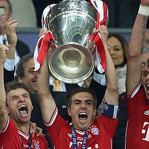 Champions League Finale - Mannschaft mit Pokal