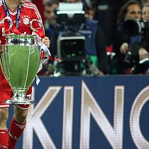 Champions League Finale - Ribery mit Pokal