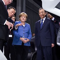 Merkel und Wen Jiabao besuchen VW-Werk